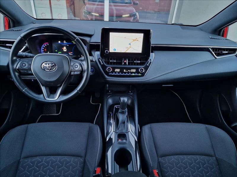 Toyota Corolla 1.8 Hybrid Comfort, ČR,1.Maj. - fotka 24 z 46