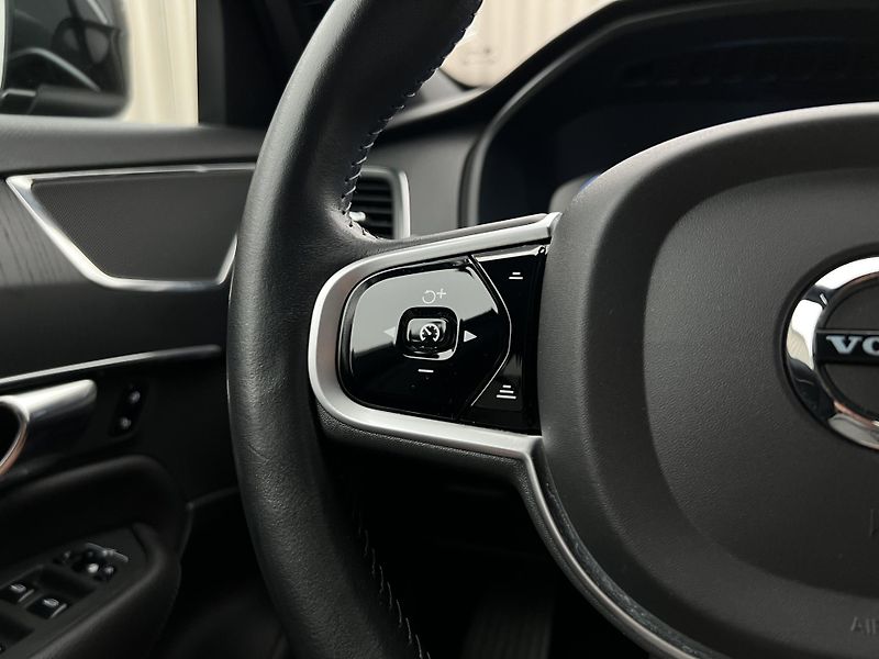 Volvo XC90 B5 AWD MOMENTUM PRO AUT - fotka 24 z 40