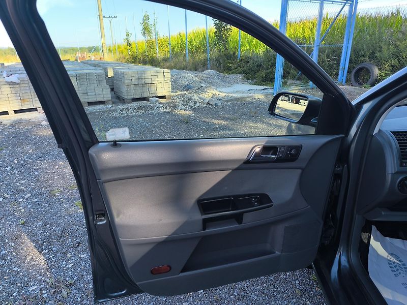 Volkswagen Polo (2004) 1.2 DOLOŽENÉ KM - fotka 9 z 28