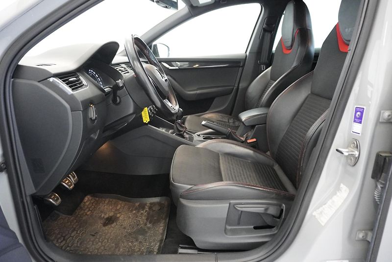Škoda Octavia RS 2.0 TDi 135 kW MANUÁL - fotka 8 z 26