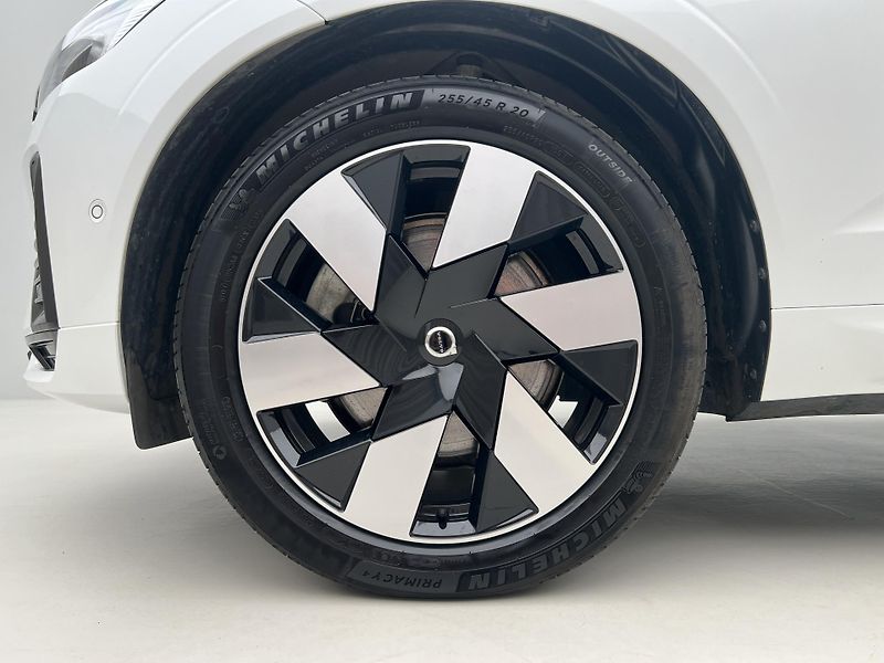 Volvo XC60 T6 AWD DARK PLUS CZ 1. maj. - fotka 15 z 49