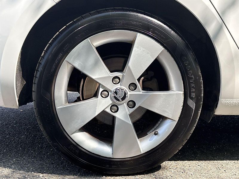 Škoda Octavia (2015) Combi 2.0 TDI 4x4 Style + - fotka 26 z 29