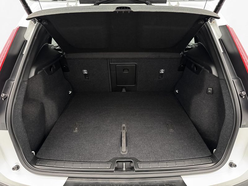 Volvo XC40 B3 DARK PLUS CZ REZERVACE - fotka 5 z 48