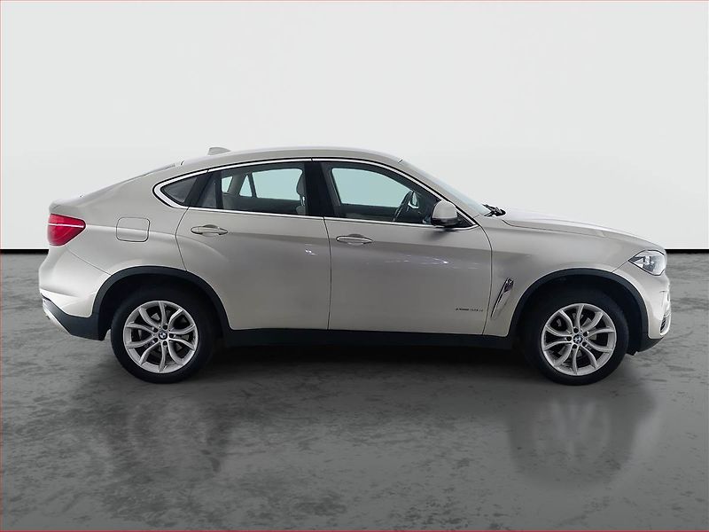 BMW X6 (2015) xDrive30d - fotka 6 z 23