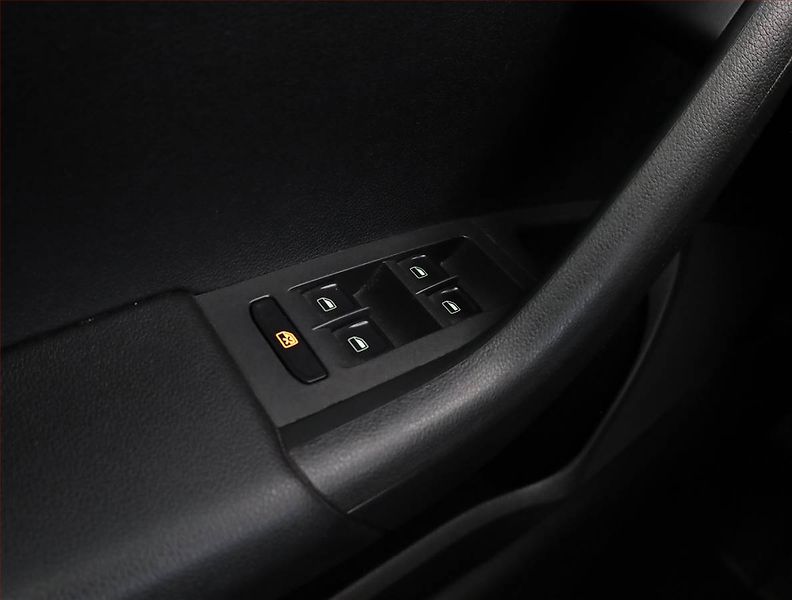 Škoda Octavia (2013) 2.0 TDI, Automat, Navi, Xenony - fotka 16 z 17