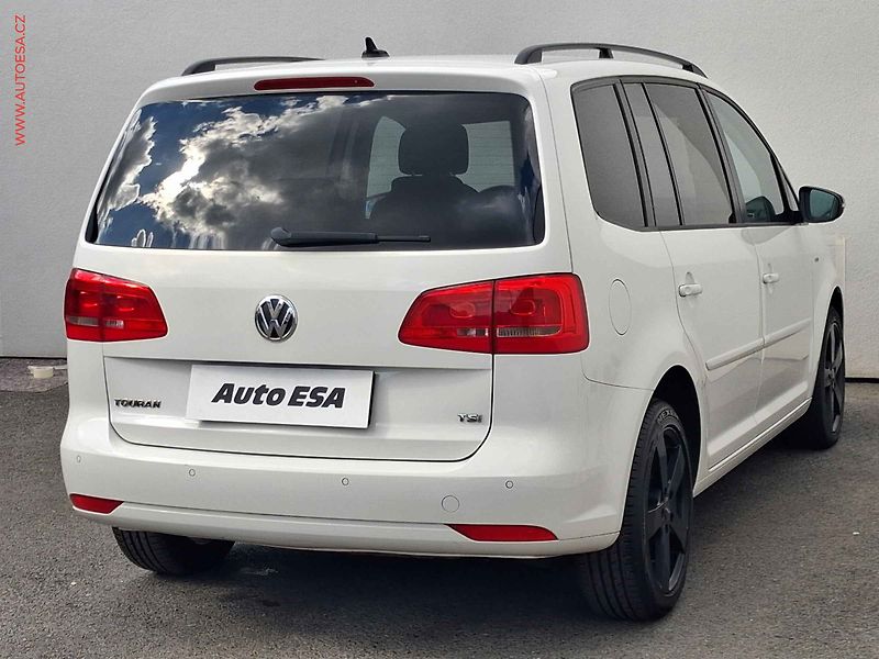 Volkswagen Touran (2012) 1.4 TSi, Match, navi, panor - fotka 4 z 18