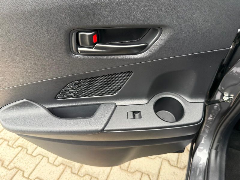 Toyota C-HR 2,0 HEV e-CVT GR Sport - fotka 24 z 30
