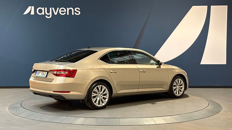 Škoda Superb 2.0 TDI 110kW Style DSG - fotka 2 z 14