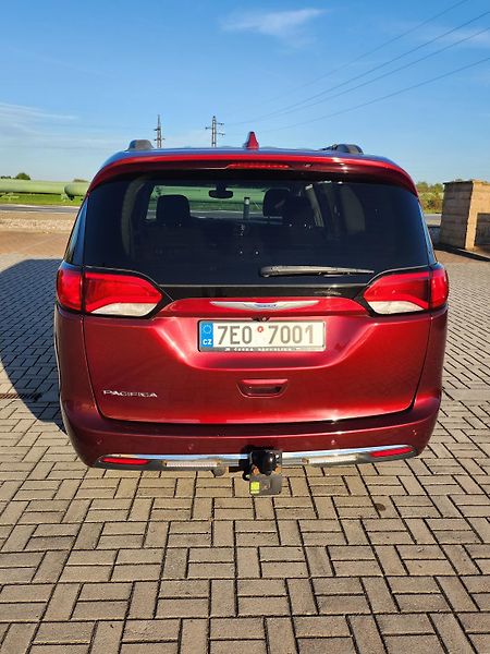 Chrysler Pacifica (2018)  Touring L, 8 míst, LPG, TZ - fotka 3 z 38