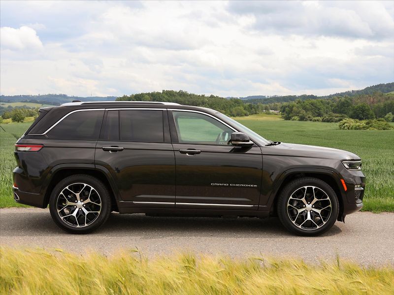 Jeep Grand Cherokee 2,0 4xe Summit Plug-In CZ DPH - fotka 8 z 90