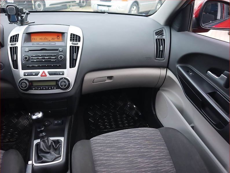 Kia Ceed (2009) 1.6 CVVT, Serv.kniha - fotka 8 z 16
