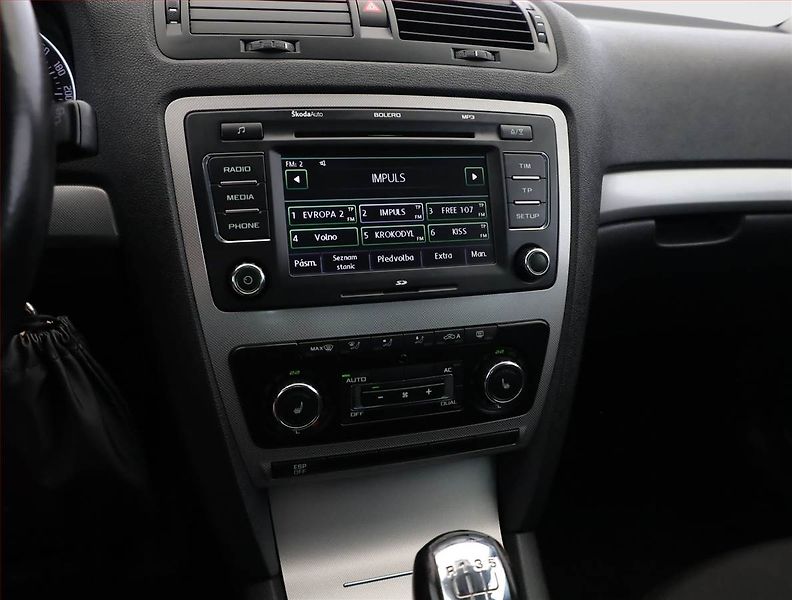 Škoda Octavia (2009) 1.6 TDI, Serv.kniha, po STK - fotka 10 z 17