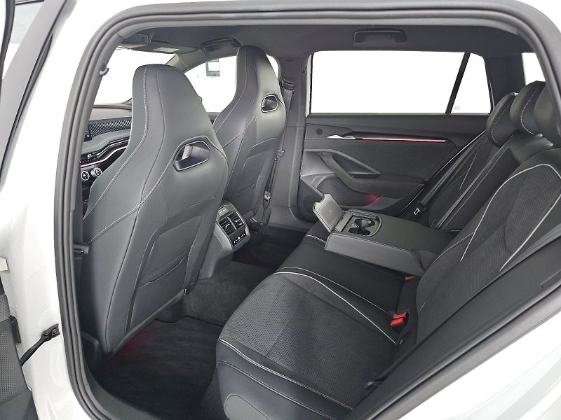 Škoda Superb (2025) 2.0TDI 142kW 4X4 SPORTLINE TAŽ - fotka 7 z 34