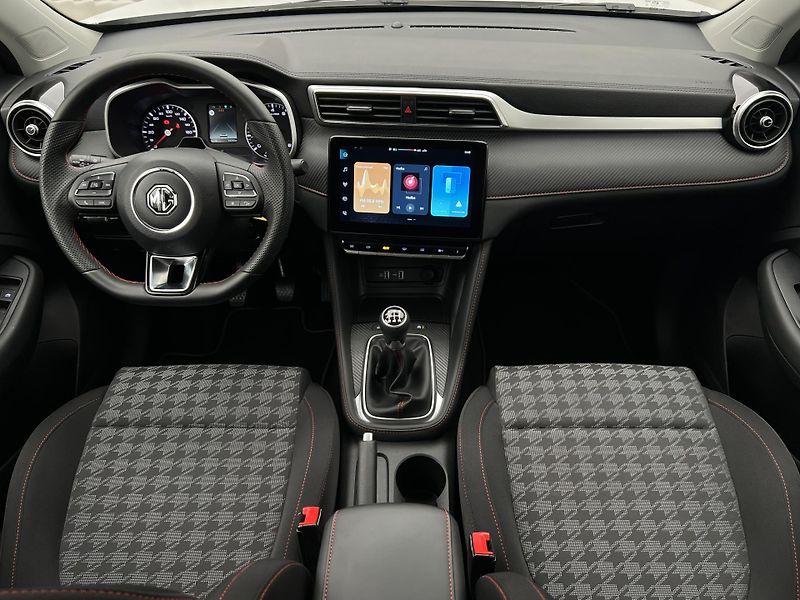 MG ZS 1.5 ESSENTIAL PLUS CZ 1.maj. - fotka 2 z 40