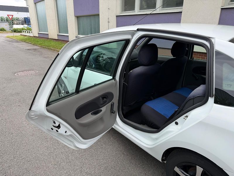 Renault Thalia 1,2i 16V / 36 tis.km / ČR /  - fotka 11 z 21