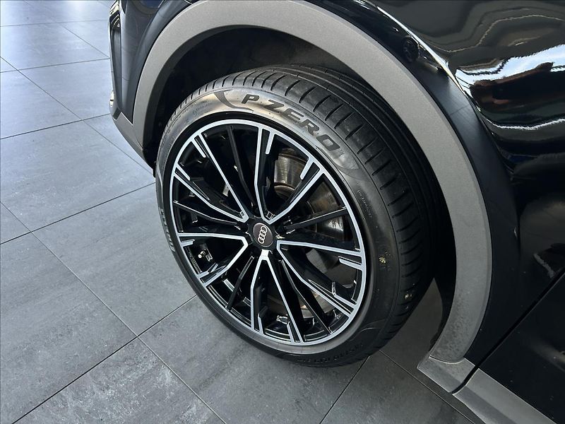 Audi Q3 1,4   TFSI 110kW,1.MAJ,SERVISK - fotka 24 z 24