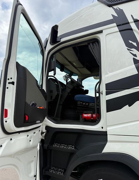 Volvo FH (2024) 500 tahač EURO 6 - fotka 10 z 12