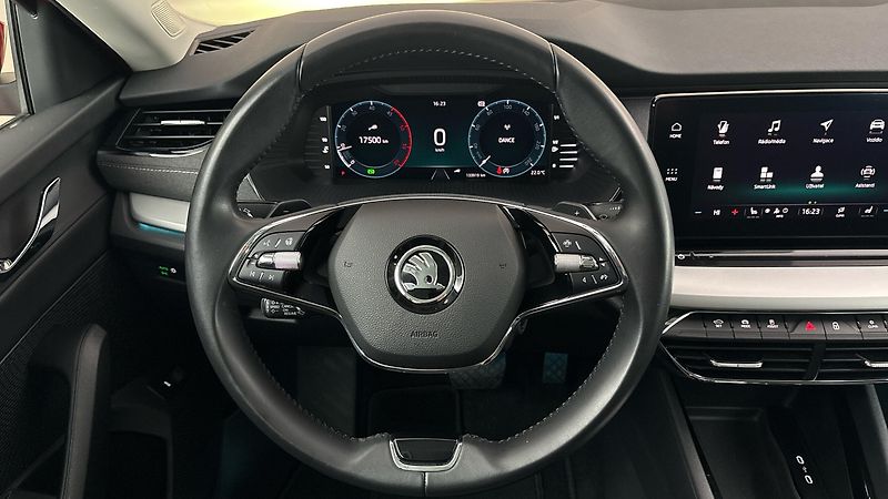 Škoda Octavia 2.0 TDI DSG Style Combi - fotka 9 z 27