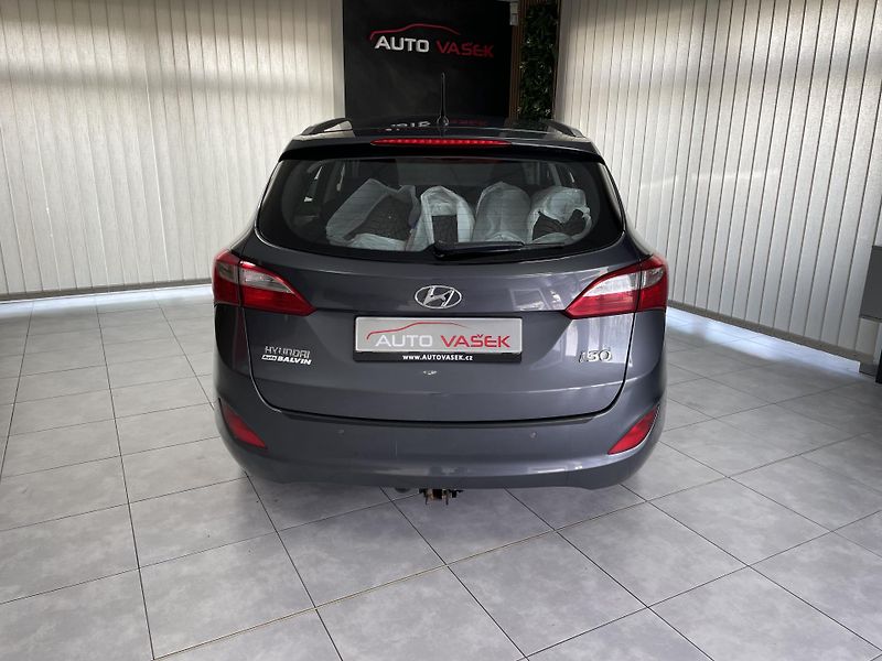 Hyundai i30 1.6 i 88kW ČR 1.MAJ.REZERVACE  - fotka 10 z 23