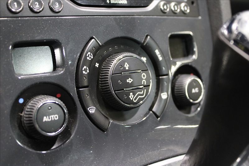Peugeot 5008 2,0 HDI 120kW 7 míst - fotka 25 z 32