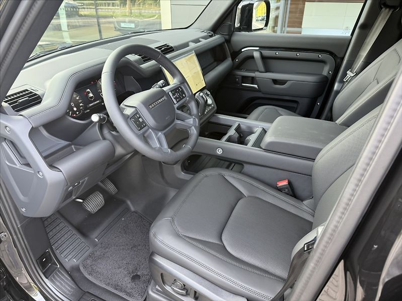 Land Rover Defender (2026) 3,0 110 X-DYNAMIC SE D250 - fotka 10 z 27