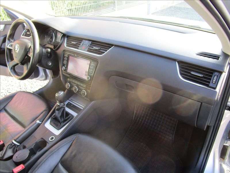 Škoda Octavia Combi 1.6TDi Greenline, Bi-xen - fotka 22 z 56