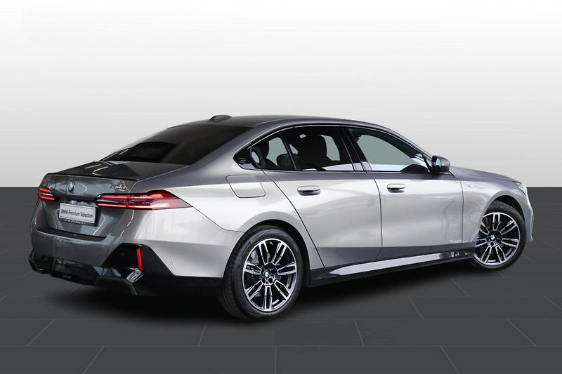 BMW Řada 5 540d xDrive Sedan - fotka 3 z 27
