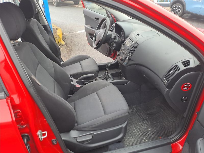 Hyundai i30 1,4 i - fotka 8 z 13