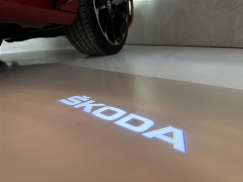 Škoda Superb 1,5 TSi  DSG Sportline Virtual - fotka 47 z 48