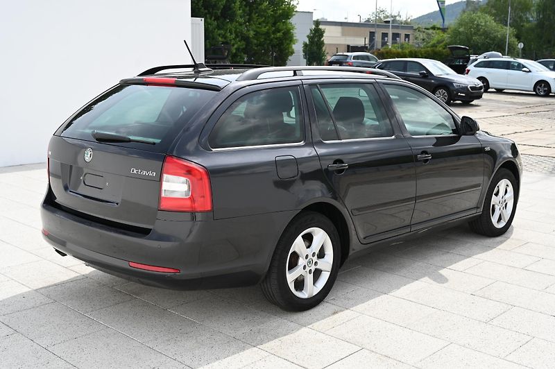 Škoda Octavia 2.0TDI 7/2011 Rezervace - fotka 5 z 50