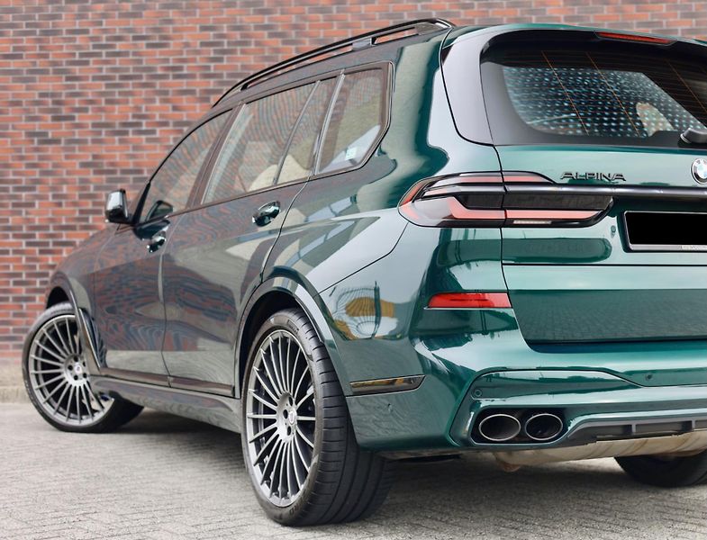 BMW X7 (2023) ALPINA XB7 4.4 V8 Skylounge - fotka 4 z 52