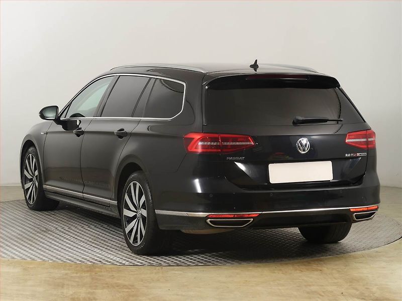 Volkswagen Passat (2018) 2.0 TDI, 4X4, Automat, Kůže - fotka 4 z 28
