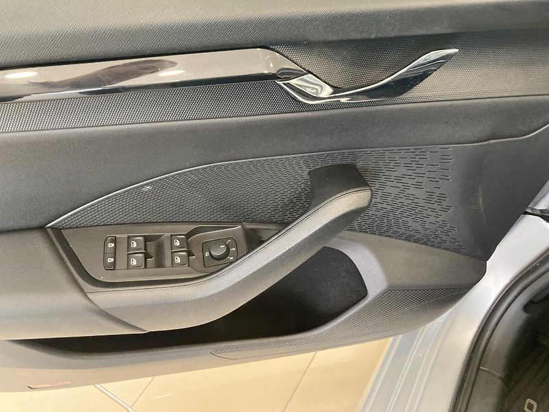 Škoda Octavia COMBI 2.0 TDI AMBITION - fotka 15 z 31