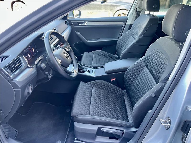 Škoda Superb 2,0 TDI DSG VIRTUAL ACC ZÁRUKA - fotka 10 z 48