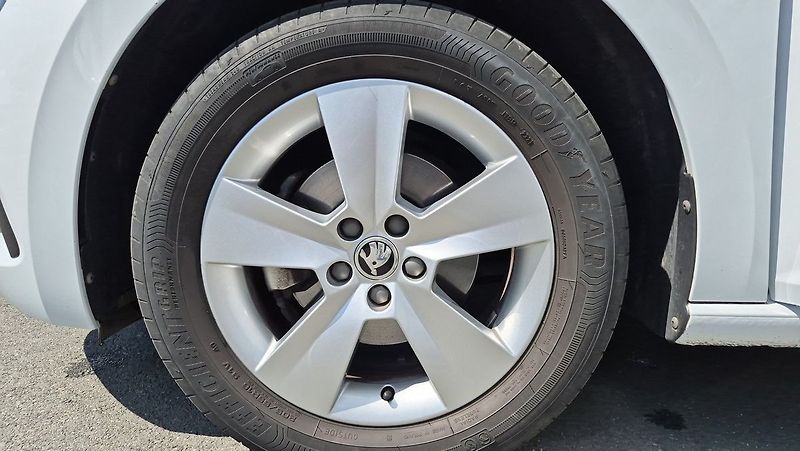 Škoda Scala 1.0 TSI 81KW Style - fotka 25 z 25