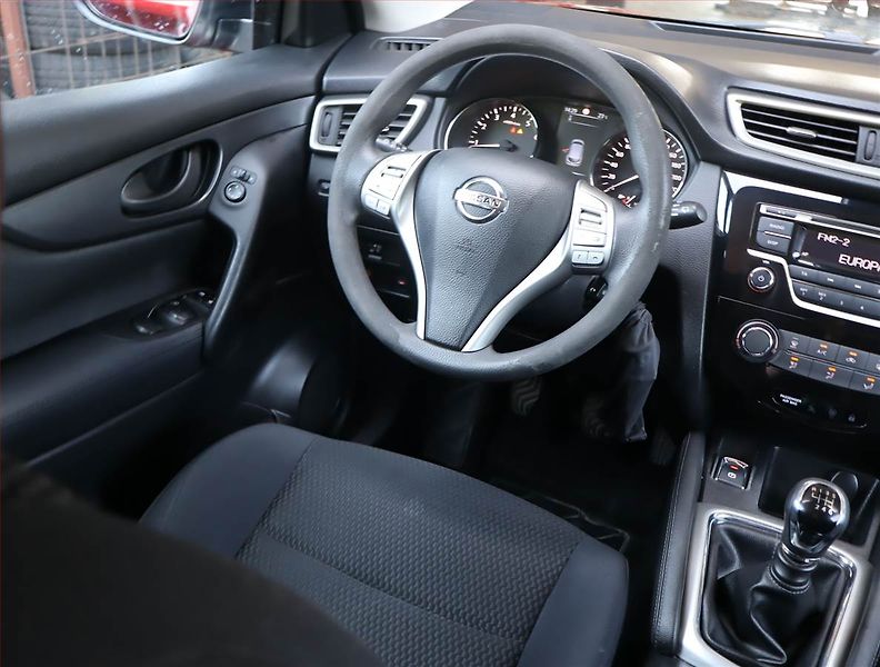 Nissan Qashqai (2015) 1.2 DIG-T, Serv.kniha, Xenony - fotka 7 z 12