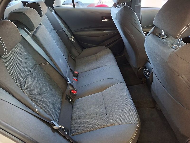 Toyota Corolla 1.8 Comfort - fotka 16 z 16