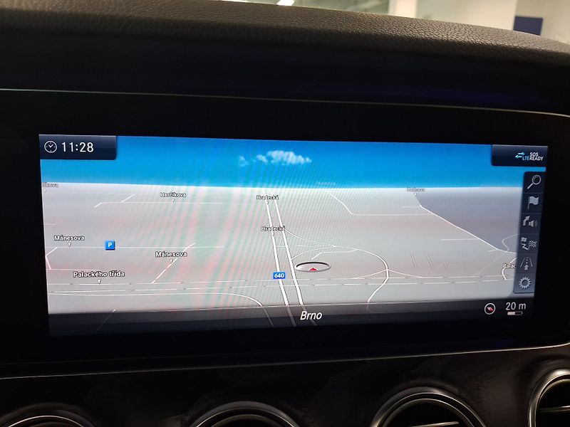 Mercedes-Benz Třídy E E 220d 4MATIC Sport Style, ČR - fotka 28 z 32
