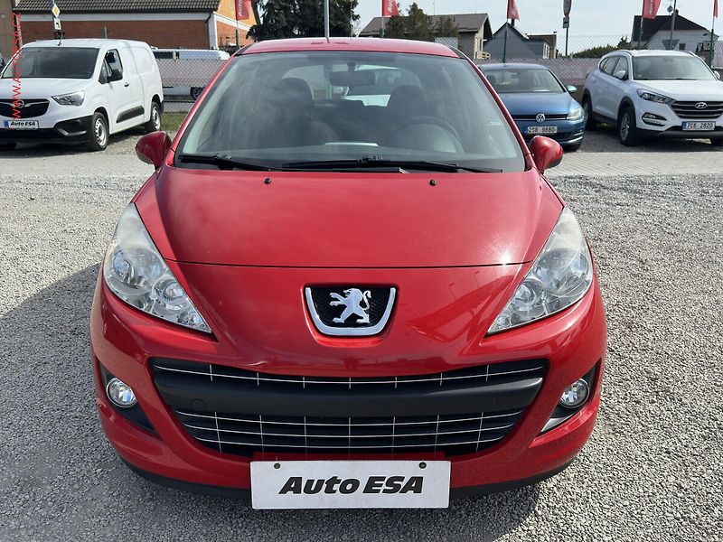 Peugeot 207 (2012) 1.4i, 2.maj,ČR, AC - fotka 2 z 16