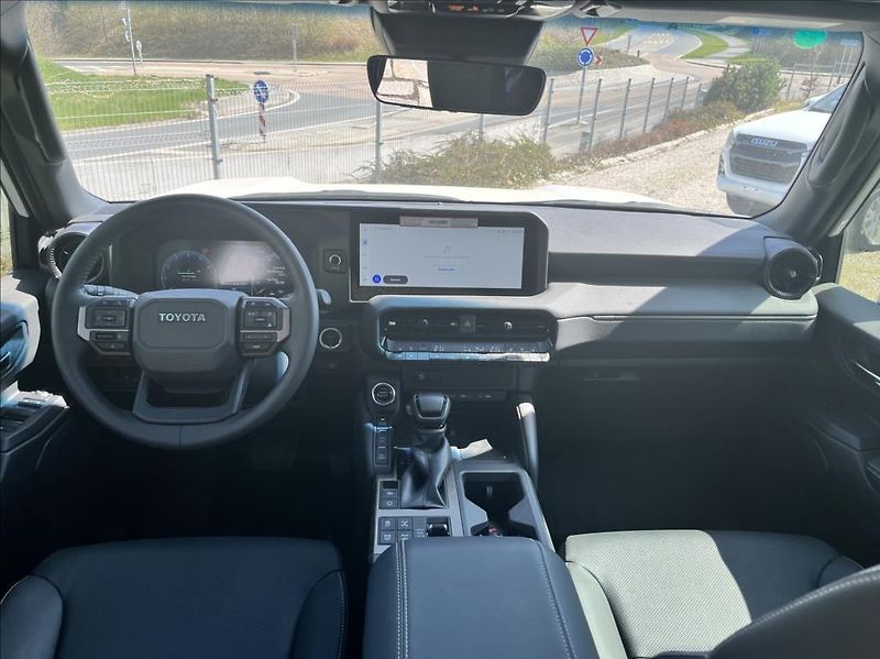 Toyota Land Cruiser 2,4 i-FORCE MAX HEV - fotka 21 z 48
