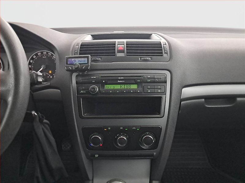 Škoda Octavia (2012) 1.6, ČR,1.maj, jezdí výborně - fotka 12 z 15