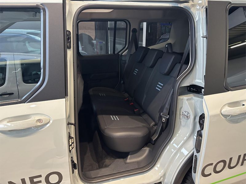 Ford Tourneo Courier (2026) Active, Tourneo, 46 kWh Elektr - fotka 8 z 9