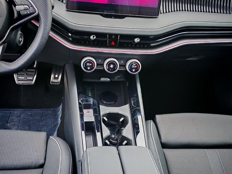 Škoda Superb (2026) Sportline, 2,0TSi,DSG, 4x4 - fotka 7 z 23