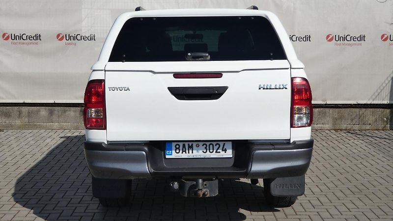 Toyota Hilux 2.4 D-4D Double Cab 4x4 Live - fotka 4 z 23