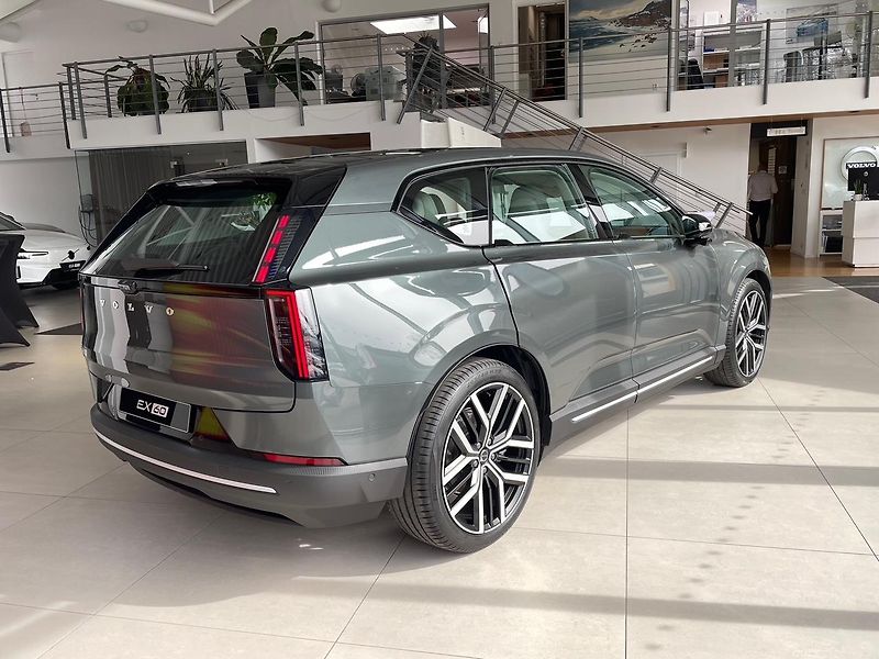 Volvo EX60 (2026) P10 AWD ULTRA - fotka 17 z 27