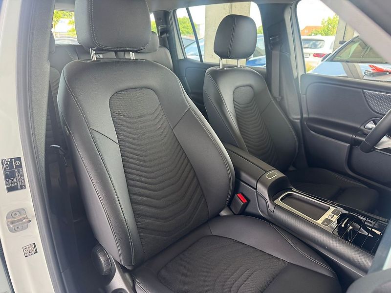 Mercedes-Benz GLB 220 4MATIC - fotka 20 z 20