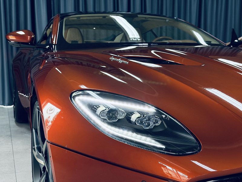 Aston Martin DBS (2019) 5.2.V12*Q*SUPERLEGGERA*CERAM - fotka 4 z 50