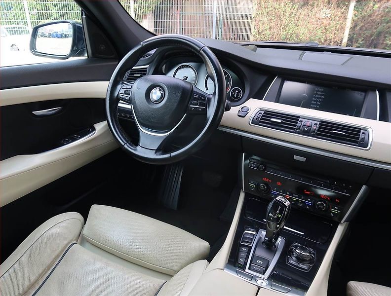 BMW Řada 5 (2012) 530d xDrive GT, 4X4, Automat - fotka 7 z 34