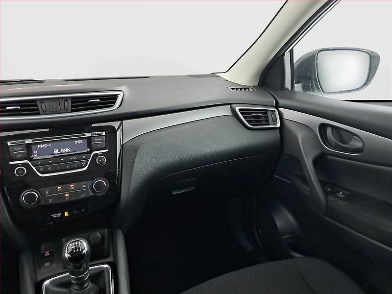 Nissan Qashqai (2018) 1.2 DIG-T, Tempomat - fotka 8 z 16