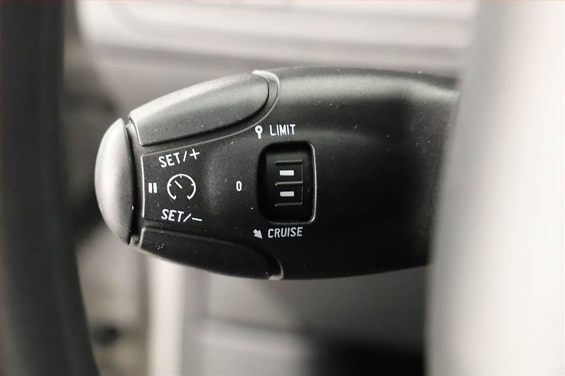 Peugeot 208 (2017) 1.2 PureTech, Tempomat - fotka 14 z 16
